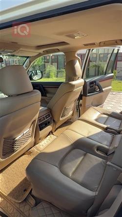 تۆیۆتا لاند کروزەر